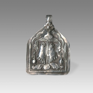 Plaque Amulet Depicting Vishnupadaka Under Chhatri