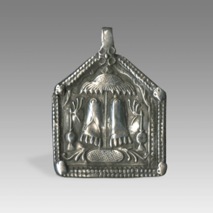 Plaque Amulet Depicting Vishnupadaka Under Chhatri