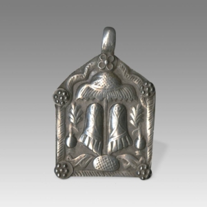 Plaque Amulet Depicting Vishnupadaka Under Chhatri