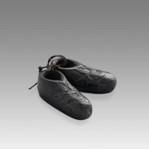 Chinese Toggle Depicting Shoes with Cat Motif