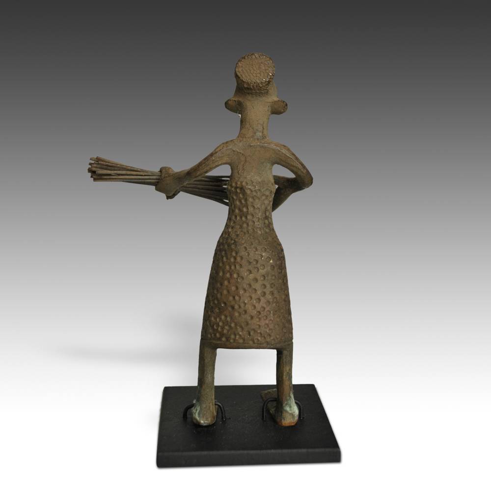 Beninese Standing Female Figure - Image 3