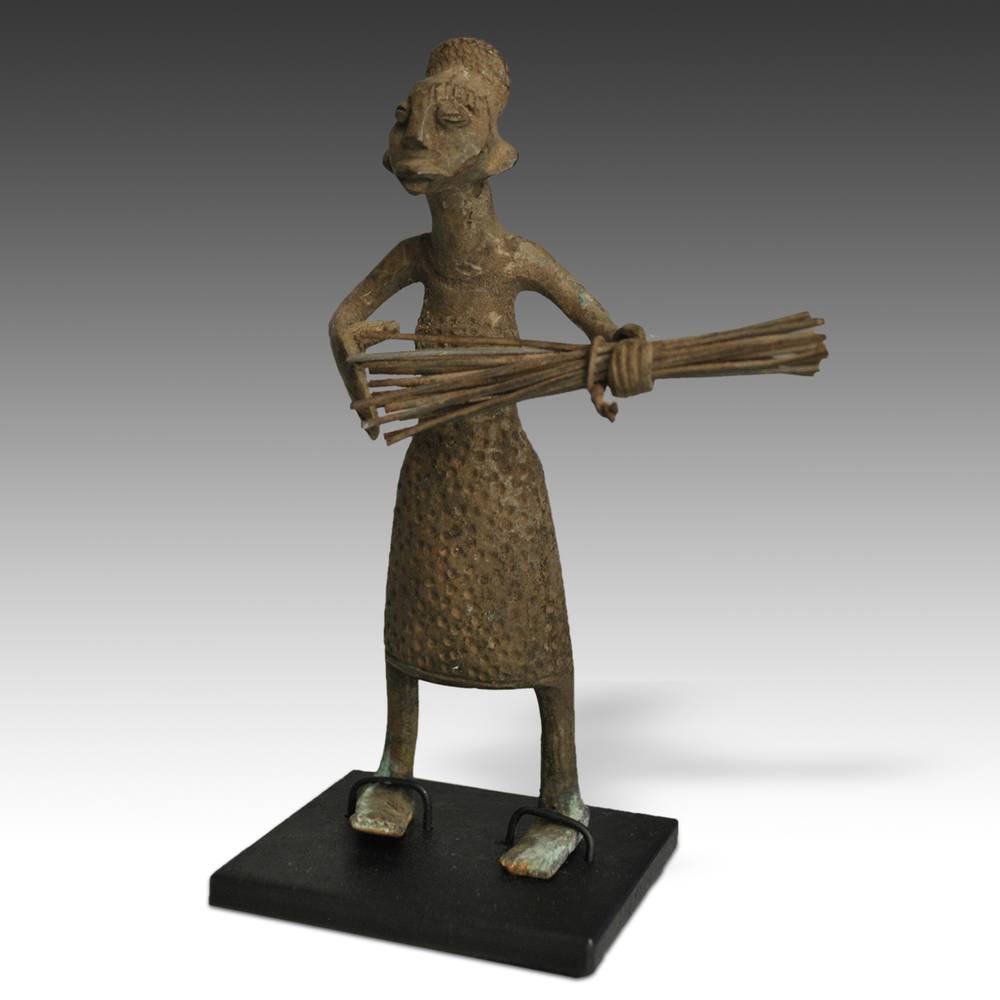 Beninese Standing Female Figure - Image 4