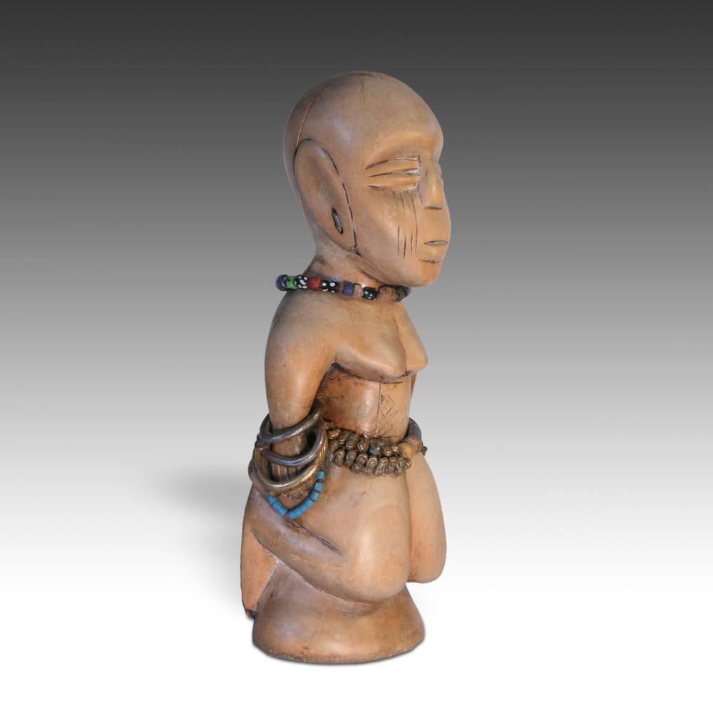 Fon Kneeling Figure with Beads - Image 2