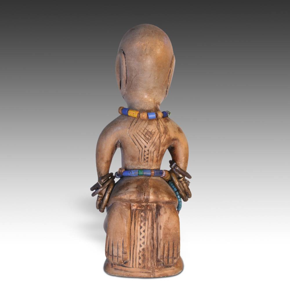 Fon Kneeling Figure with Beads - Image 3