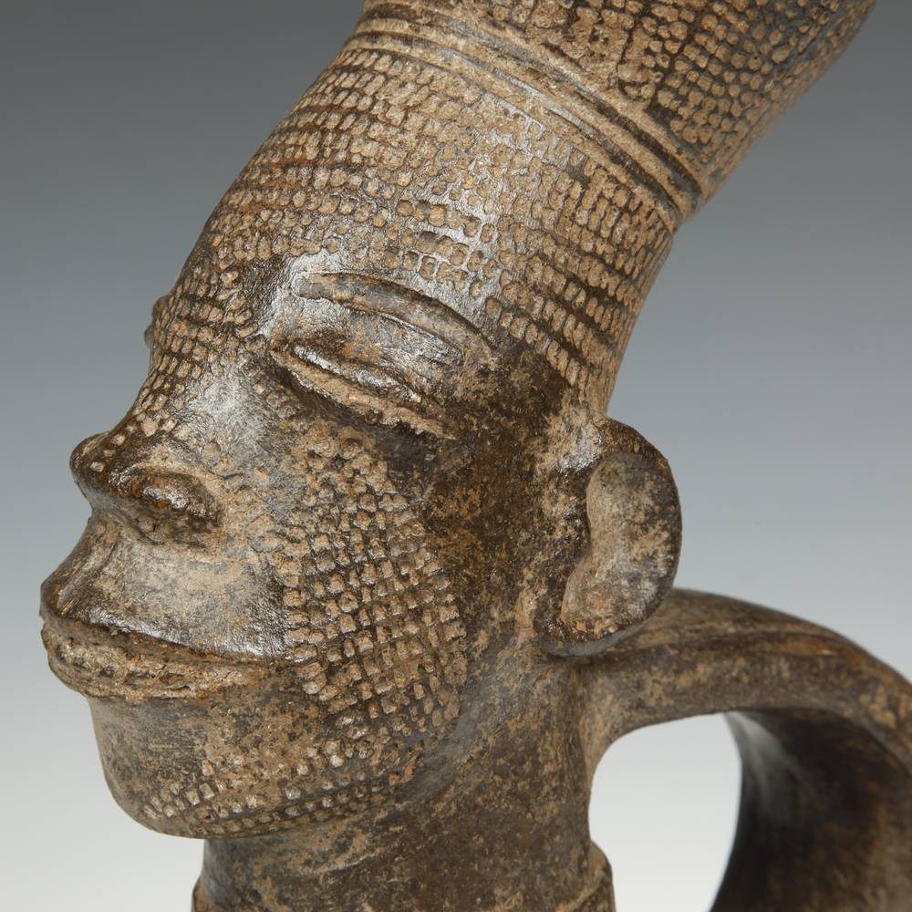 Mangbetu Figurative Wine Vessel - Image 5