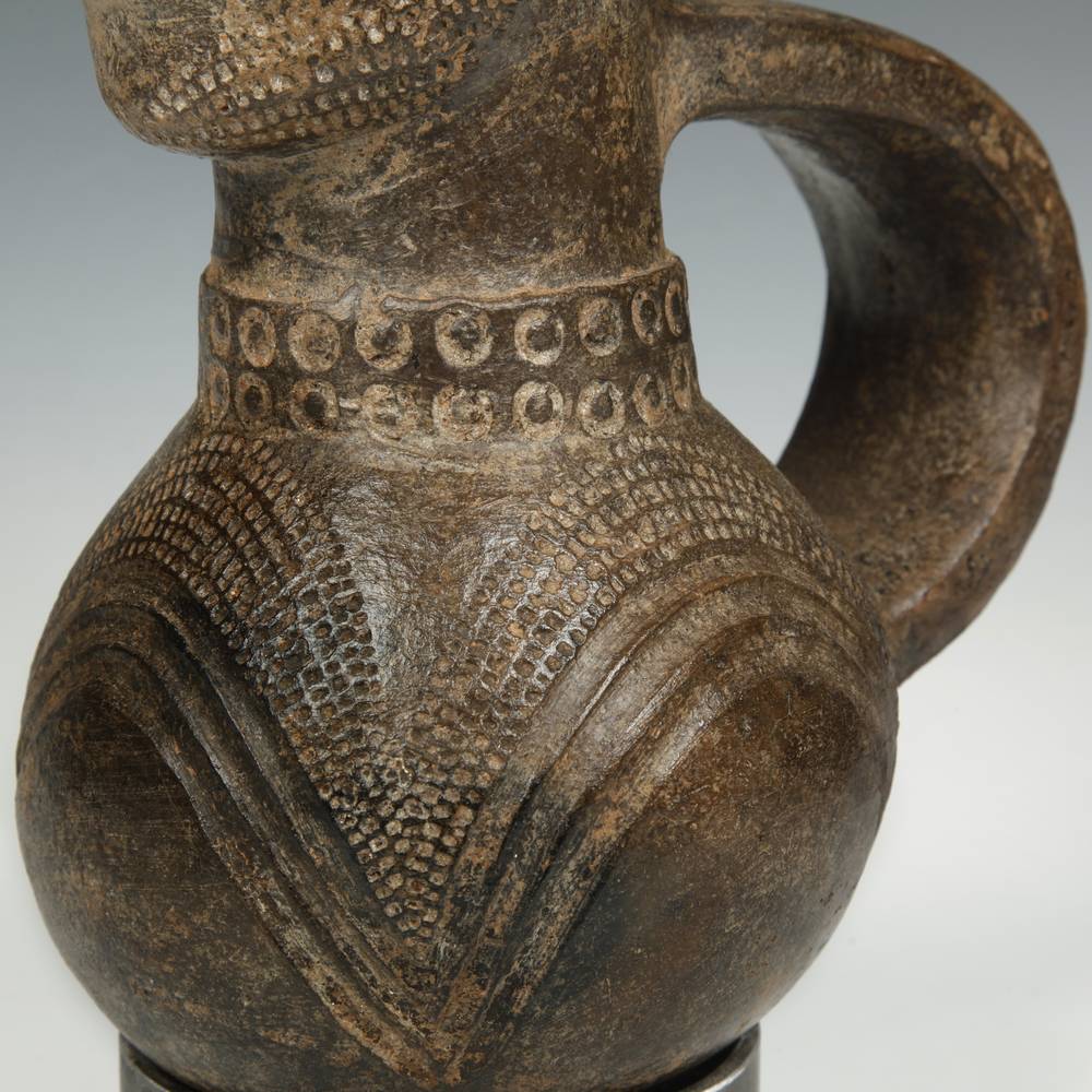 Mangbetu Figurative Wine Vessel - Image 6