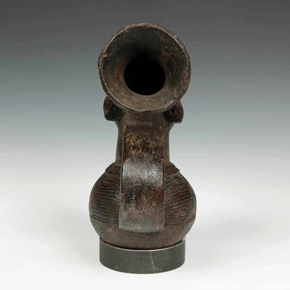Mangbetu Figurative Wine Vessel - Image 3