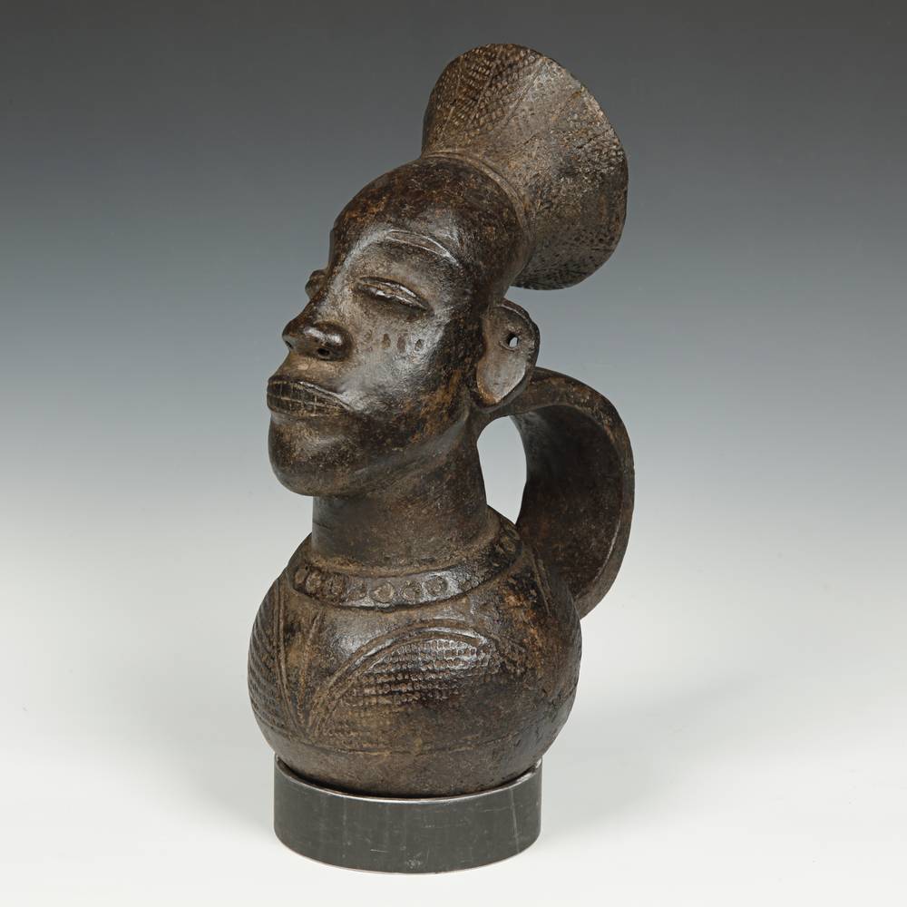 Mangbetu Figurative Wine Vessel - Image 5
